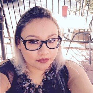 Meet your Posher, Claudia